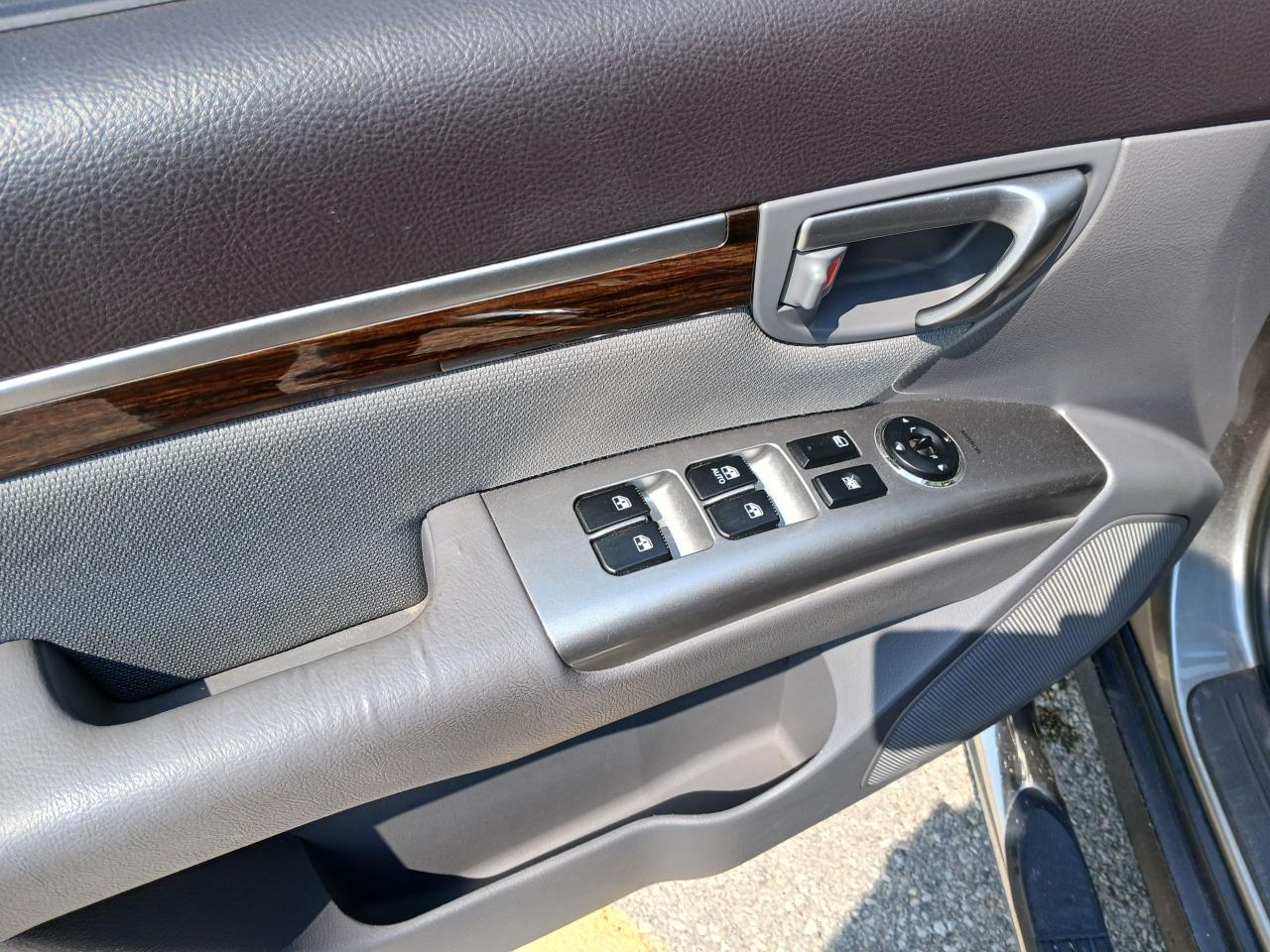 2011 Hyundai Santa Fe GL - Photo #14