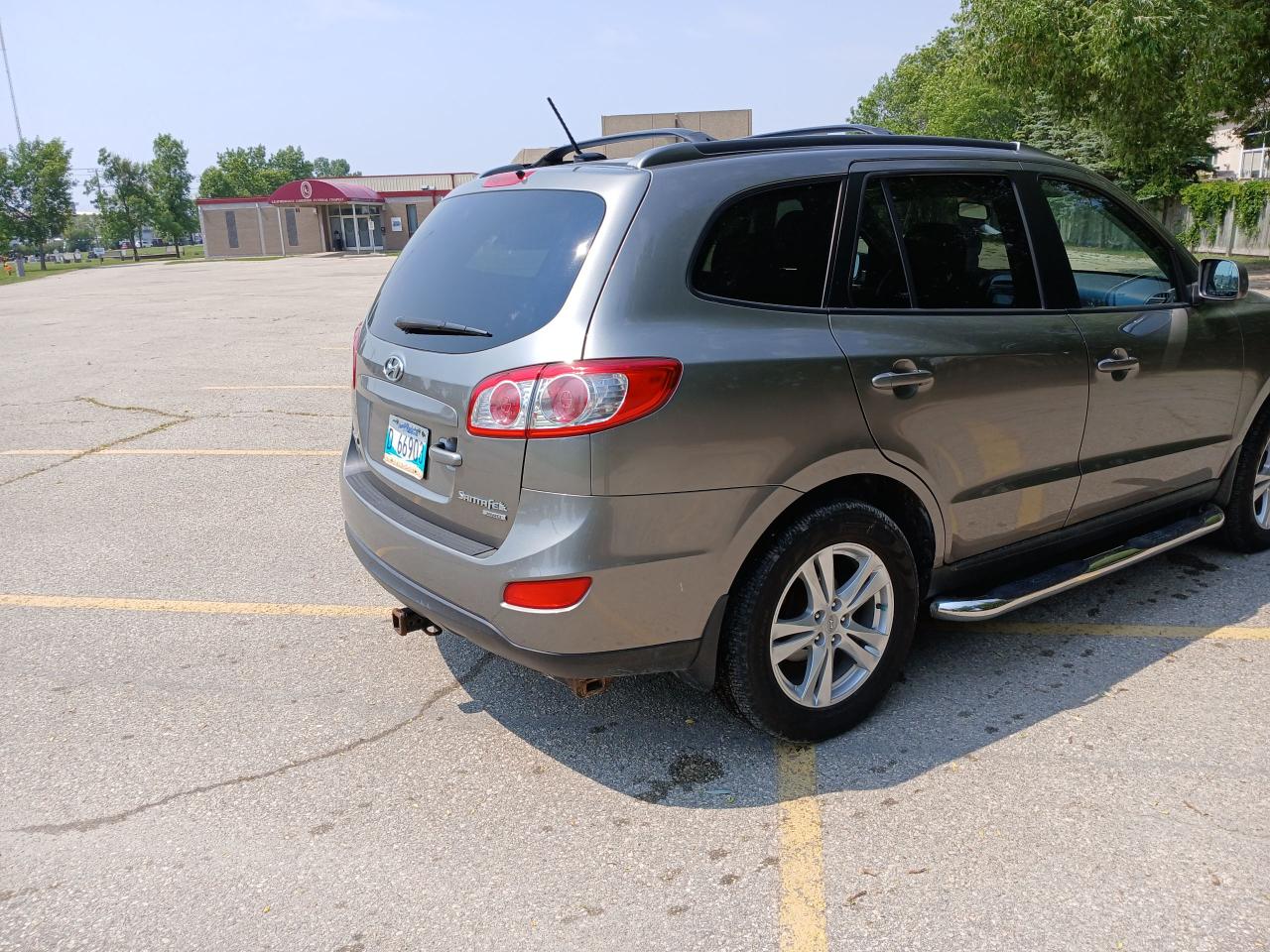 2011 Hyundai Santa Fe GL - Photo #5