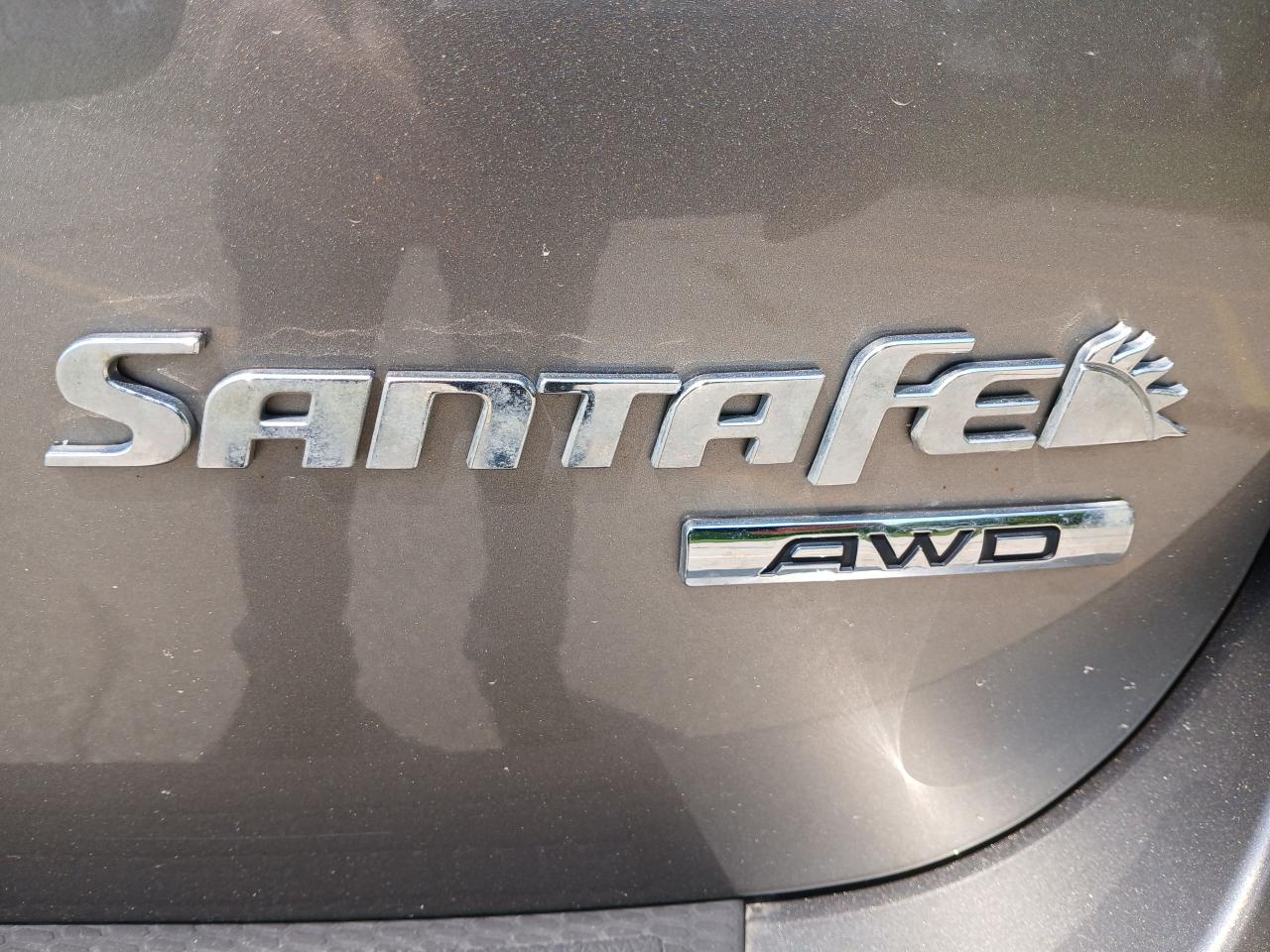 2011 Hyundai Santa Fe GL - Photo #11