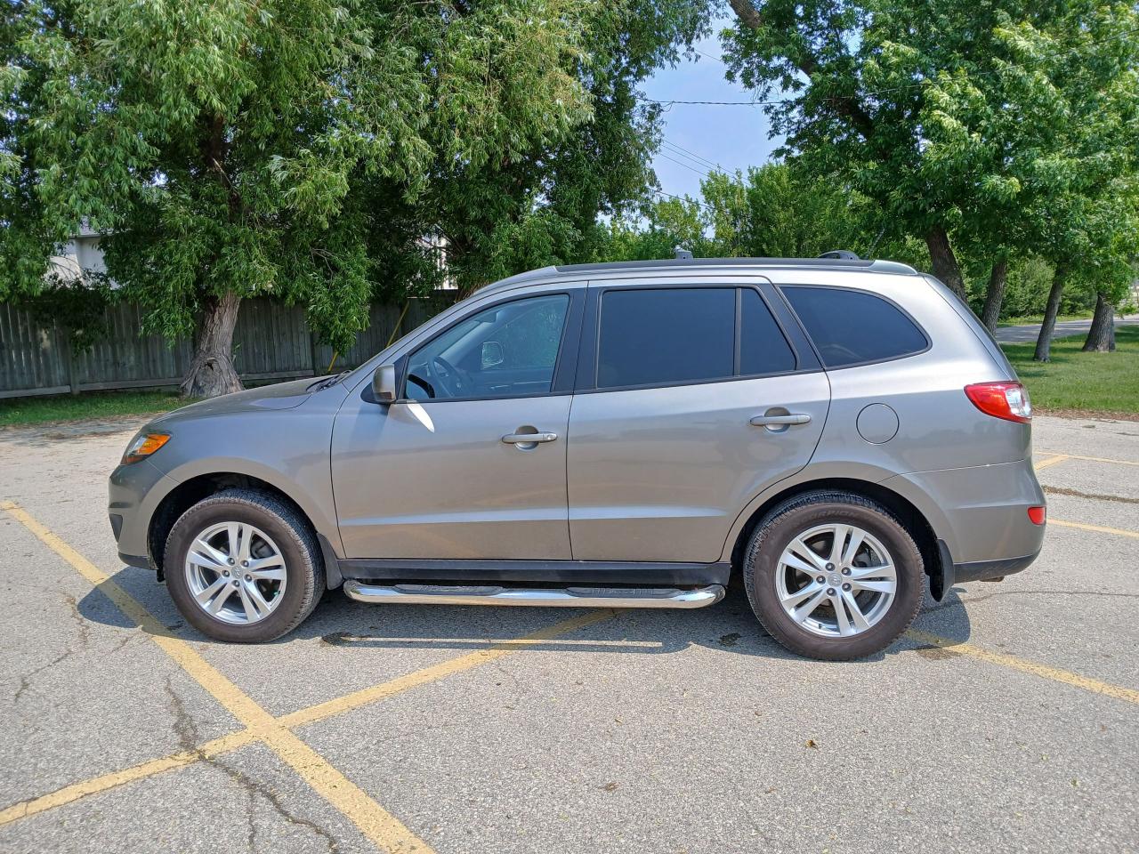 2011 Hyundai Santa Fe GL - Photo #8