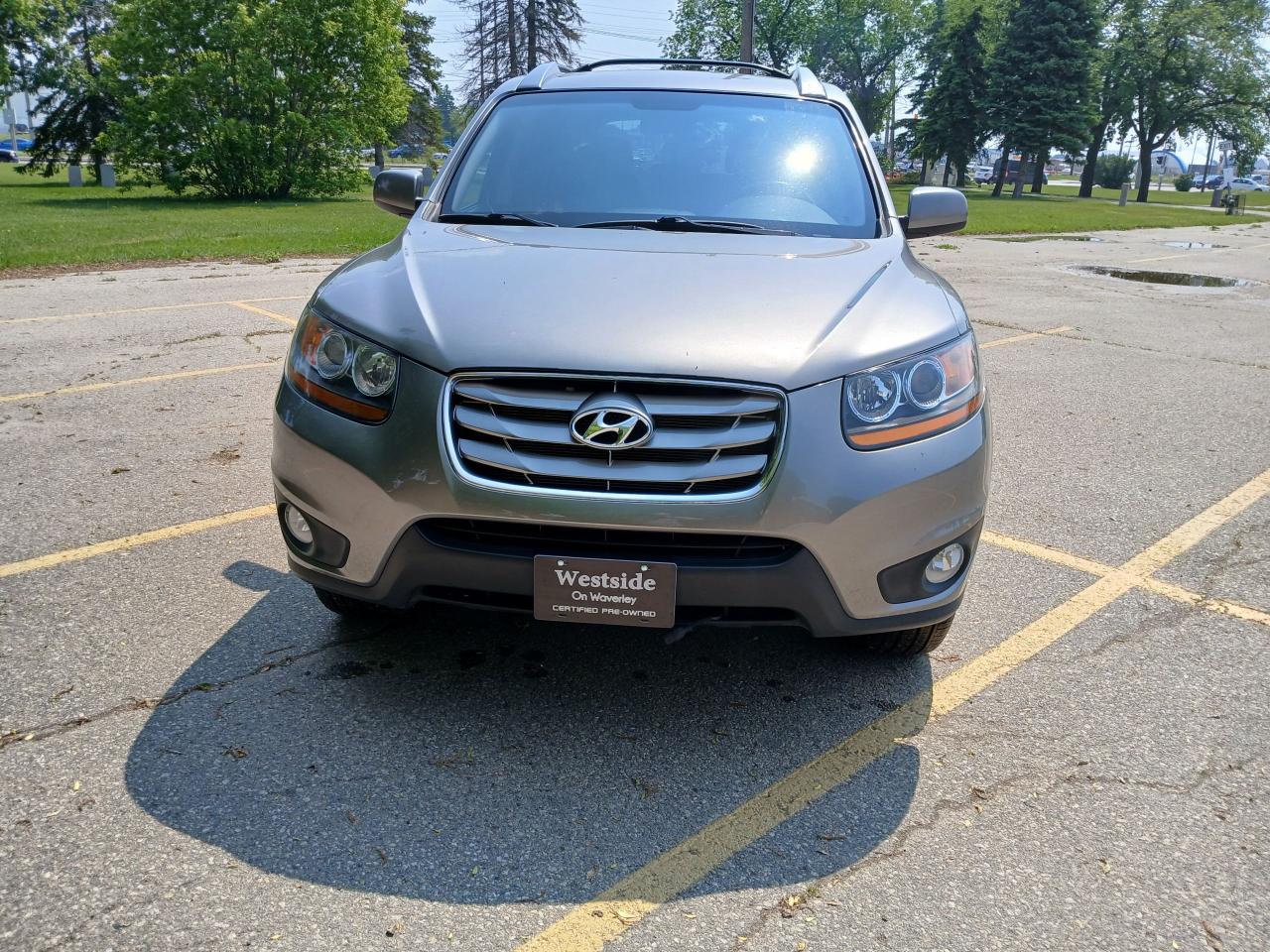 2011 Hyundai Santa Fe GL - Photo #2