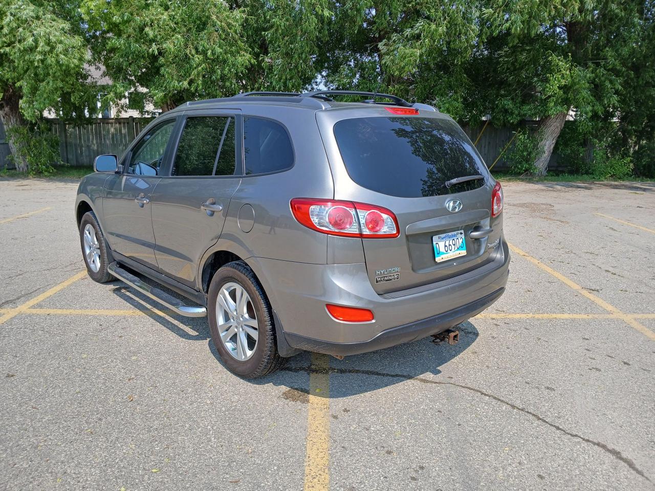 2011 Hyundai Santa Fe GL - Photo #7