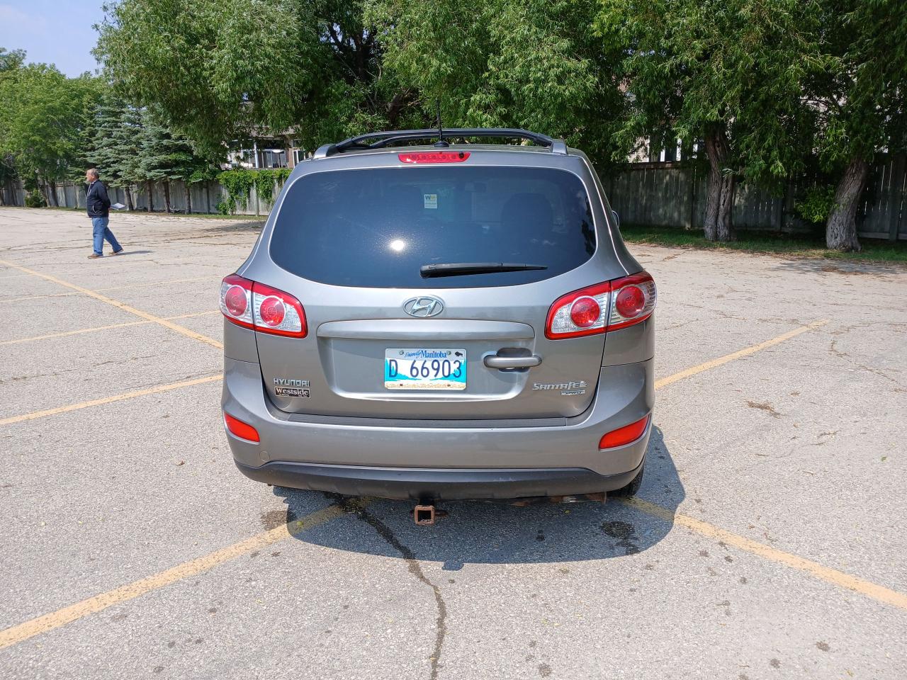 2011 Hyundai Santa Fe GL - Photo #6