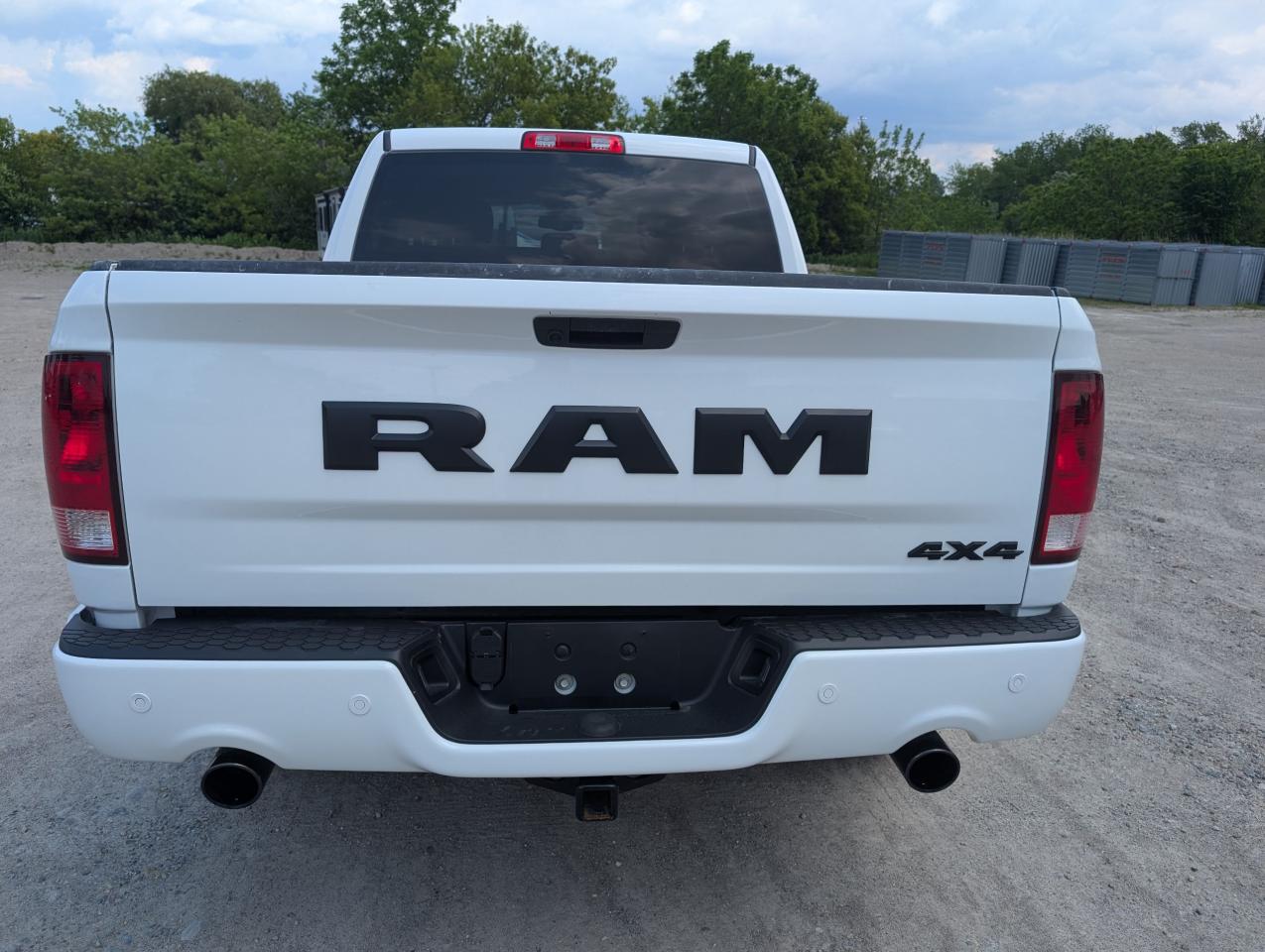 2022 RAM 1500 Classic EXPRESS 4X4 CREW CAB 5'7" BOX - Photo #6