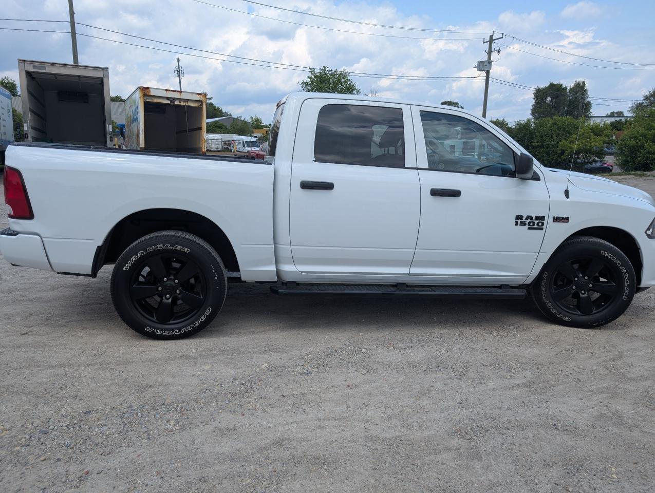 2022 RAM 1500 Classic EXPRESS 4X4 CREW CAB 5'7" BOX - Photo #7