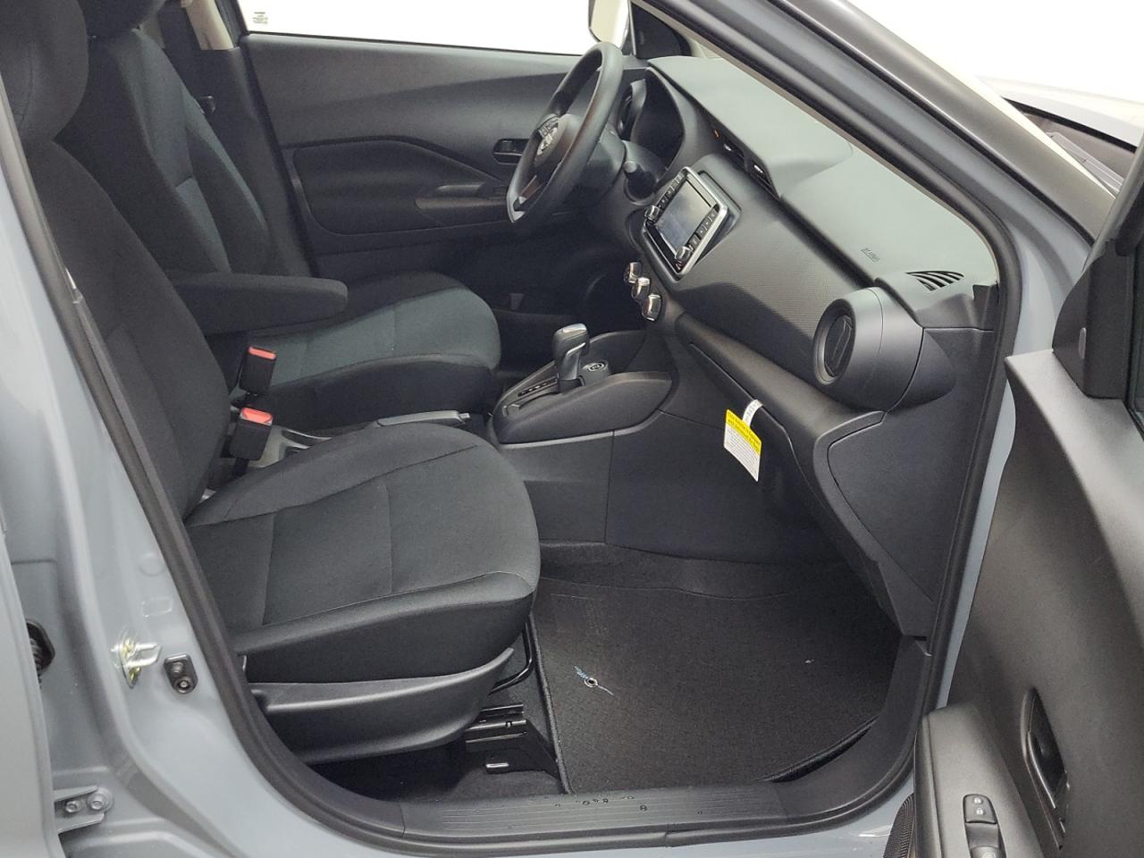 2024 Nissan Kicks SV Photo3