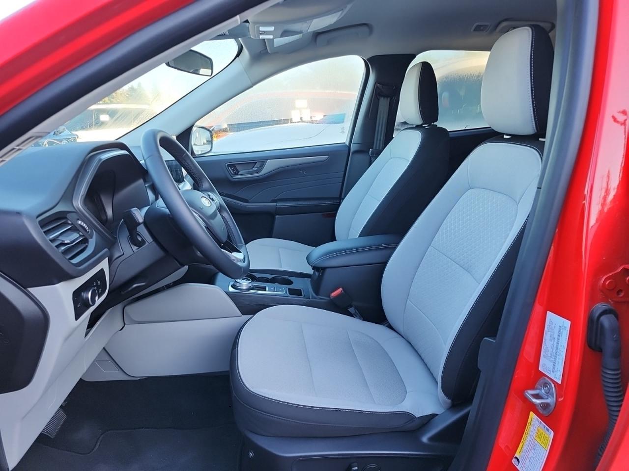 2024 Ford Escape Active FWD Photo2