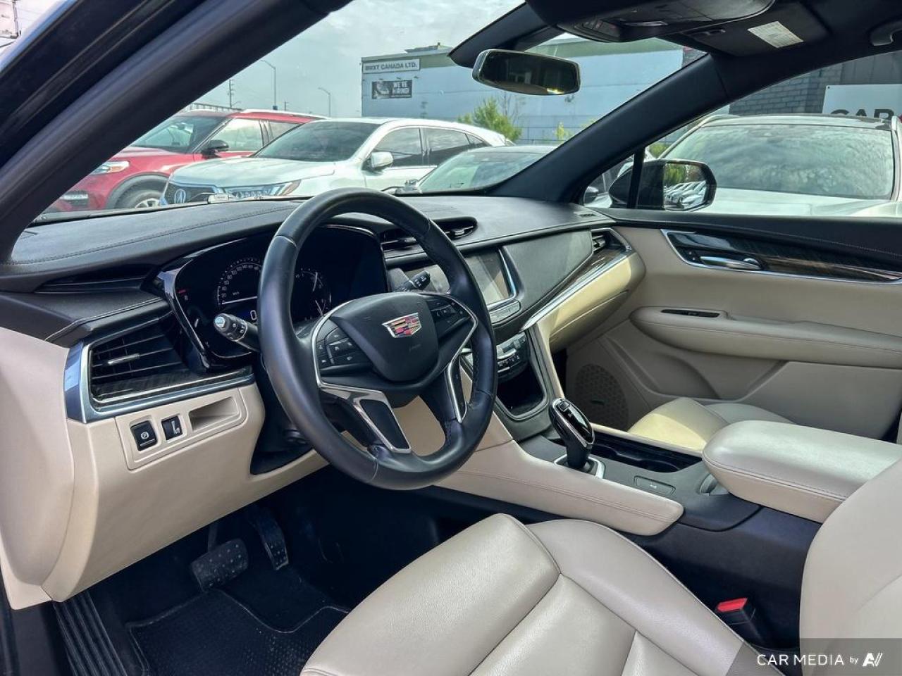 2018 Cadillac XT5 XTS / NO ACCIDENTS / LEATHER / HTD SEATS / AUTO - Photo #9