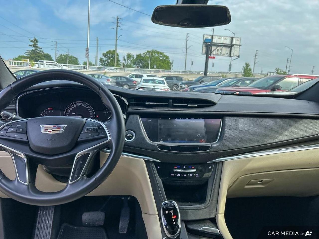 2018 Cadillac XT5 XTS / NO ACCIDENTS / LEATHER / HTD SEATS / AUTO - Photo #12