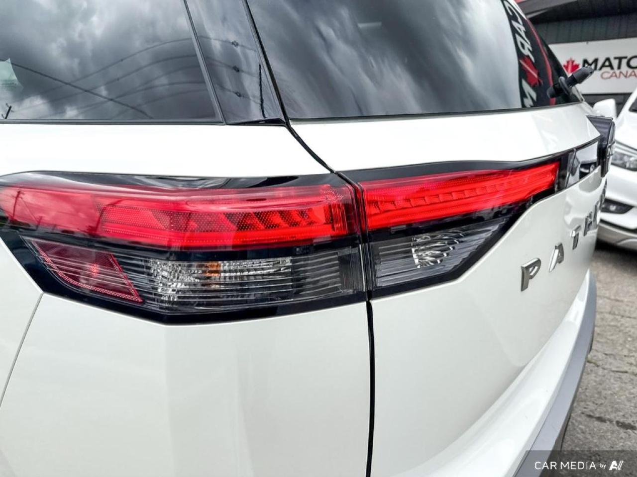 2023 Nissan Pathfinder SL / 4WD / PANO ROOF / LEATHER / NAV / 8 PASS - Photo #7
