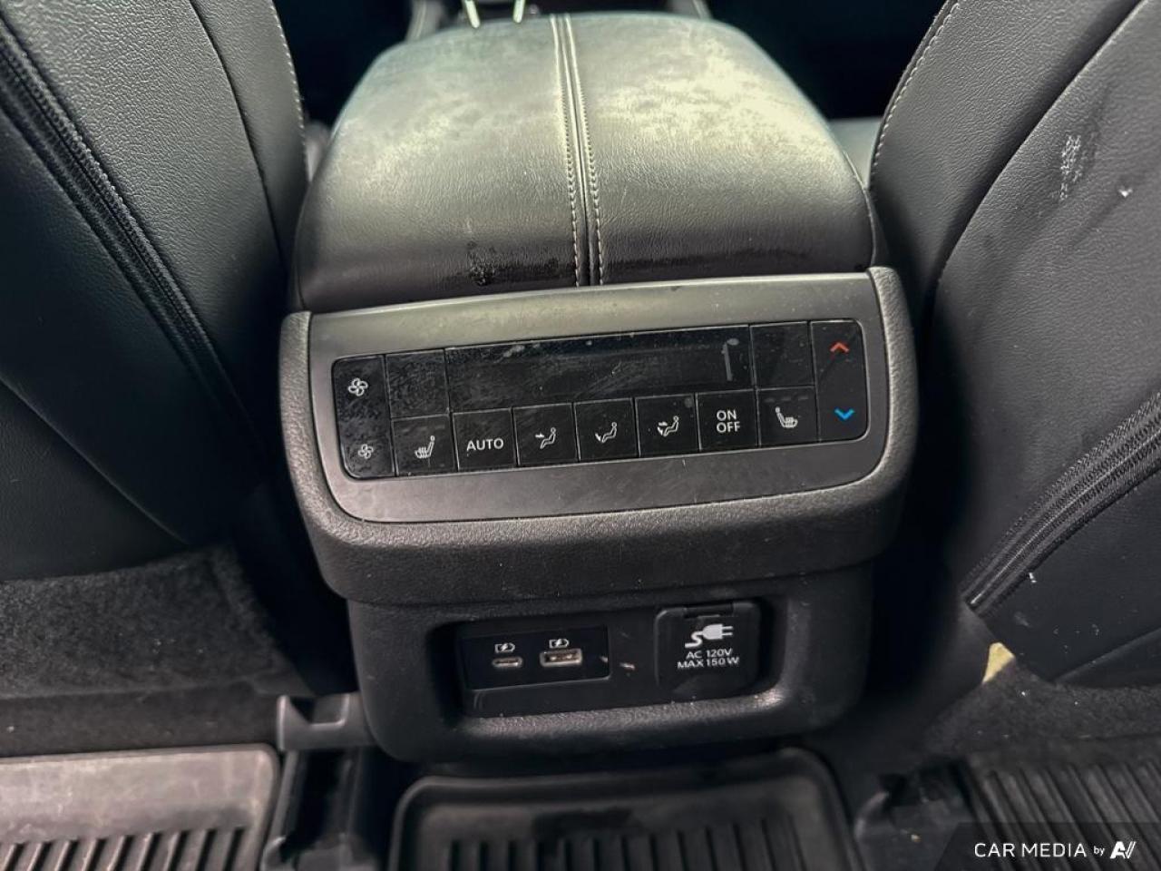 2023 Nissan Pathfinder SL / 4WD / PANO ROOF / LEATHER / NAV / 8 PASS - Photo #12