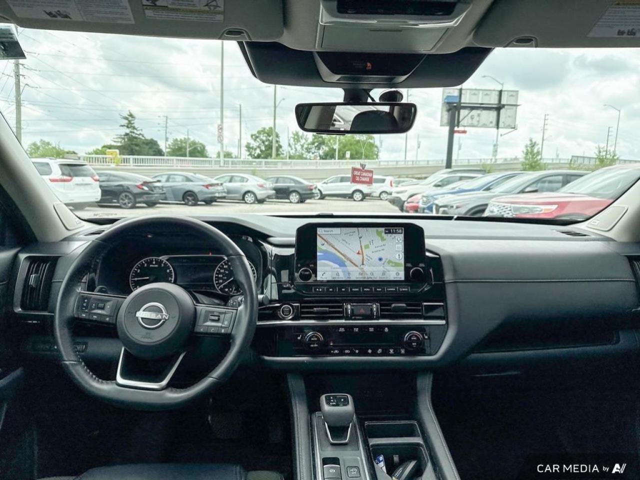2023 Nissan Pathfinder SL / 4WD / PANO ROOF / LEATHER / NAV / 8 PASS - Photo #13