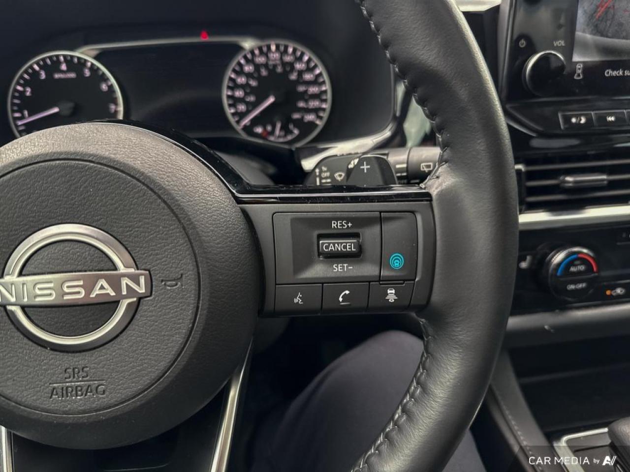 2023 Nissan Pathfinder SL / 4WD / PANO ROOF / LEATHER / NAV / 8 PASS - Photo #23