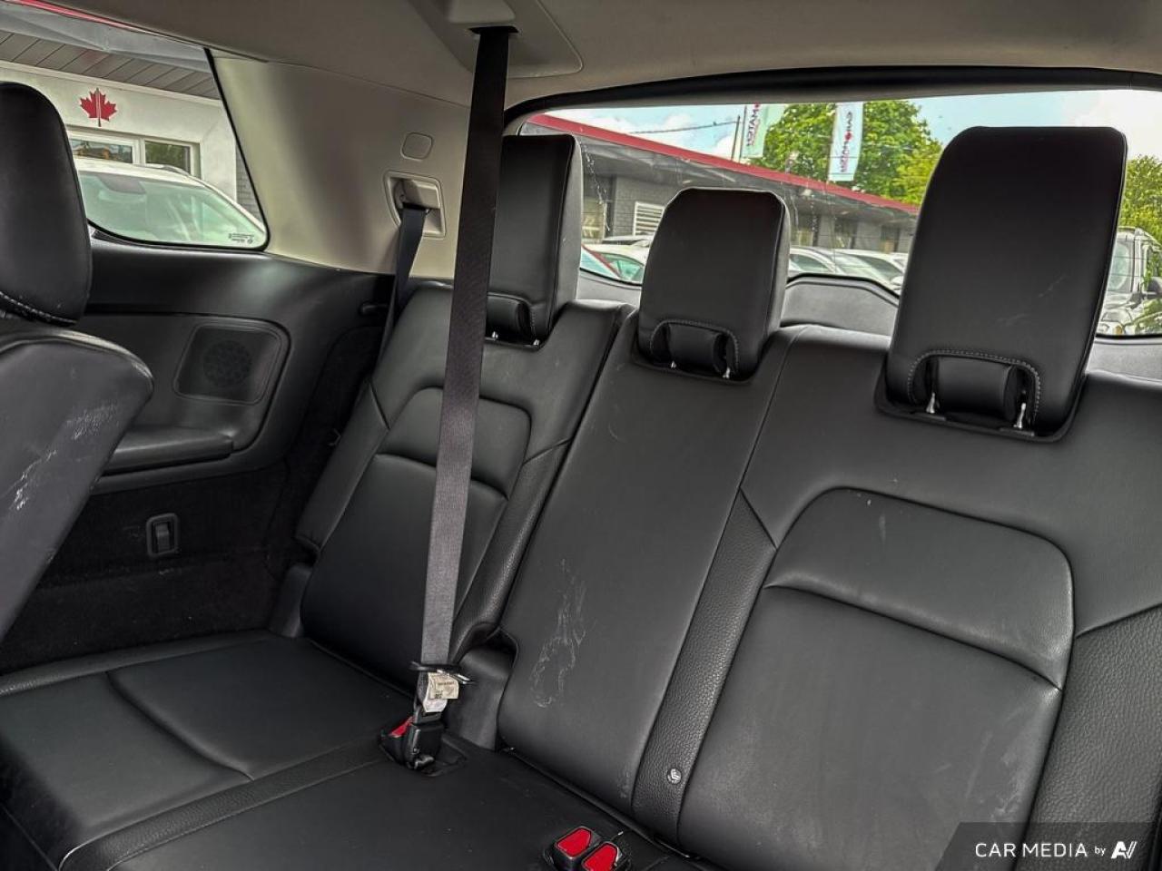 2023 Nissan Pathfinder SL / 4WD / PANO ROOF / LEATHER / NAV / 8 PASS - Photo #11