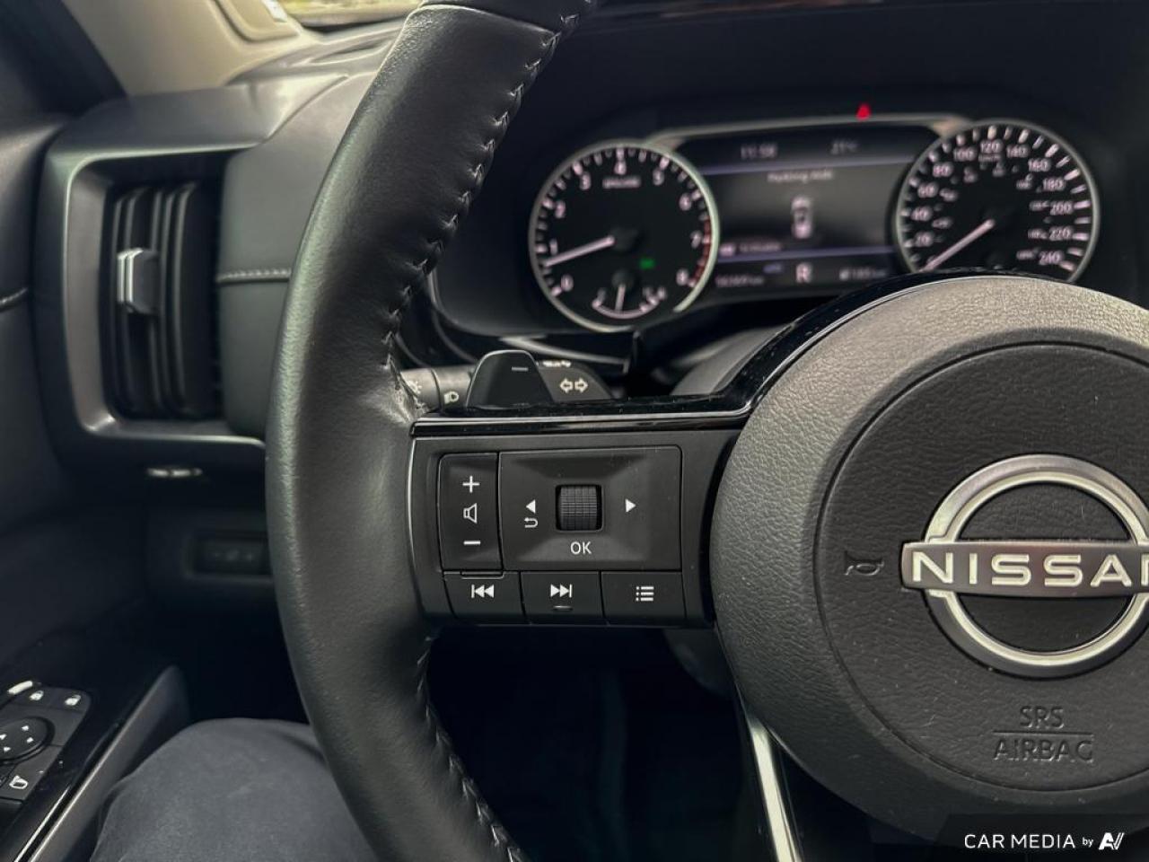 2023 Nissan Pathfinder SL / 4WD / PANO ROOF / LEATHER / NAV / 8 PASS - Photo #22