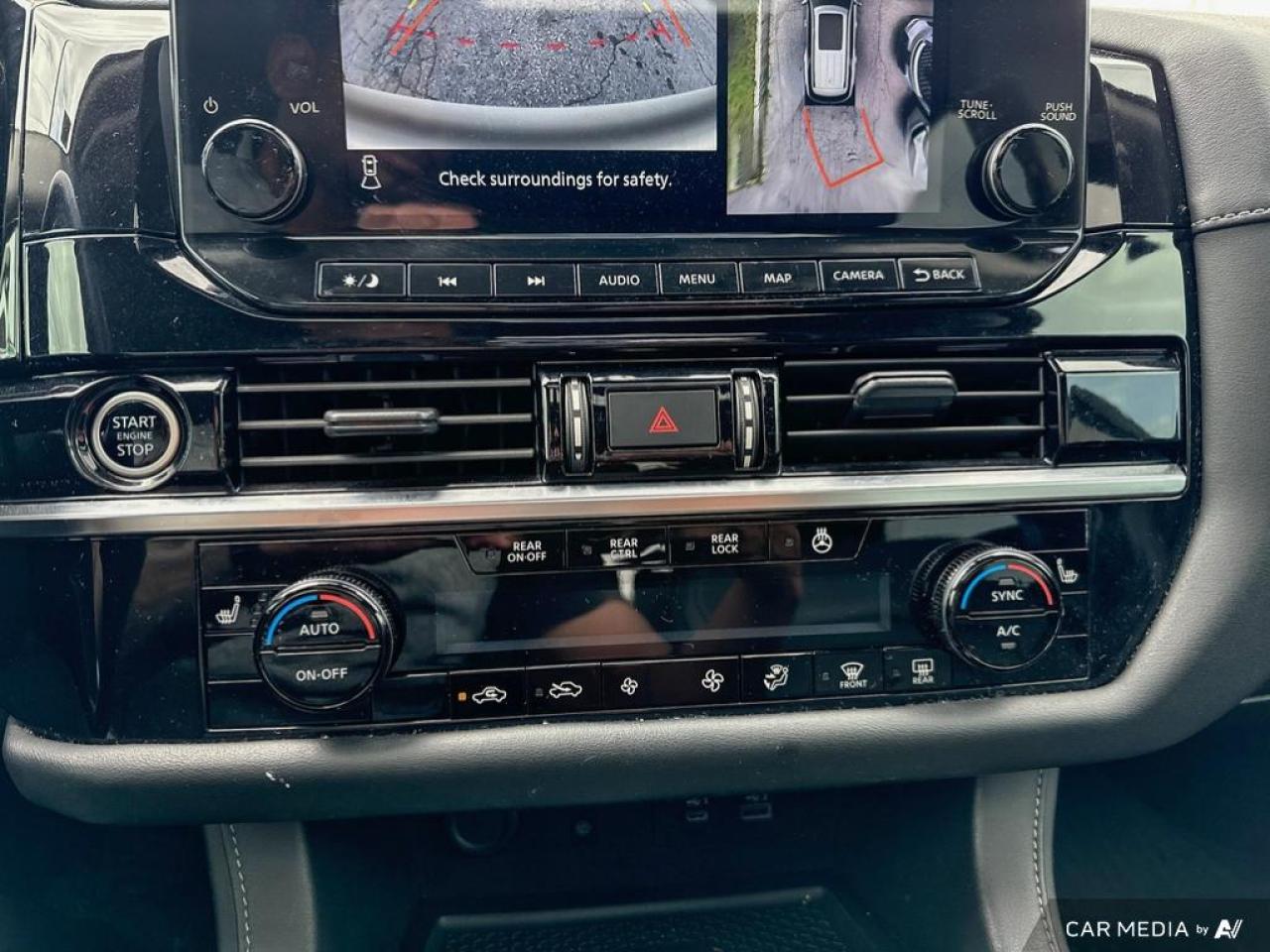 2023 Nissan Pathfinder SL / 4WD / PANO ROOF / LEATHER / NAV / 8 PASS - Photo #18