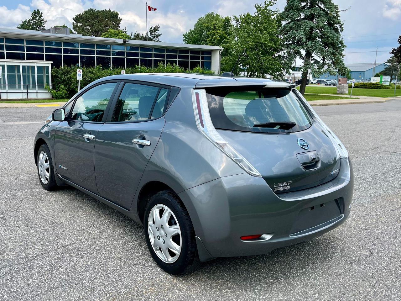 2015 Nissan Leaf S - Photo #9