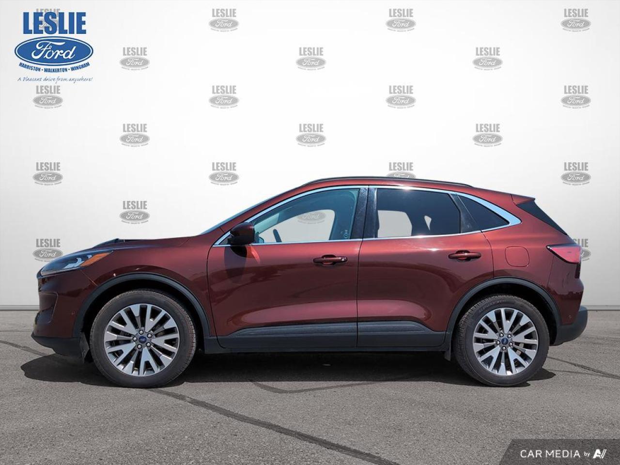 2021 Ford Escape TITANIUM HYBRID AWD Photo2