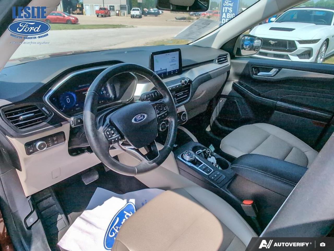 2021 Ford Escape TITANIUM HYBRID AWD Photo5