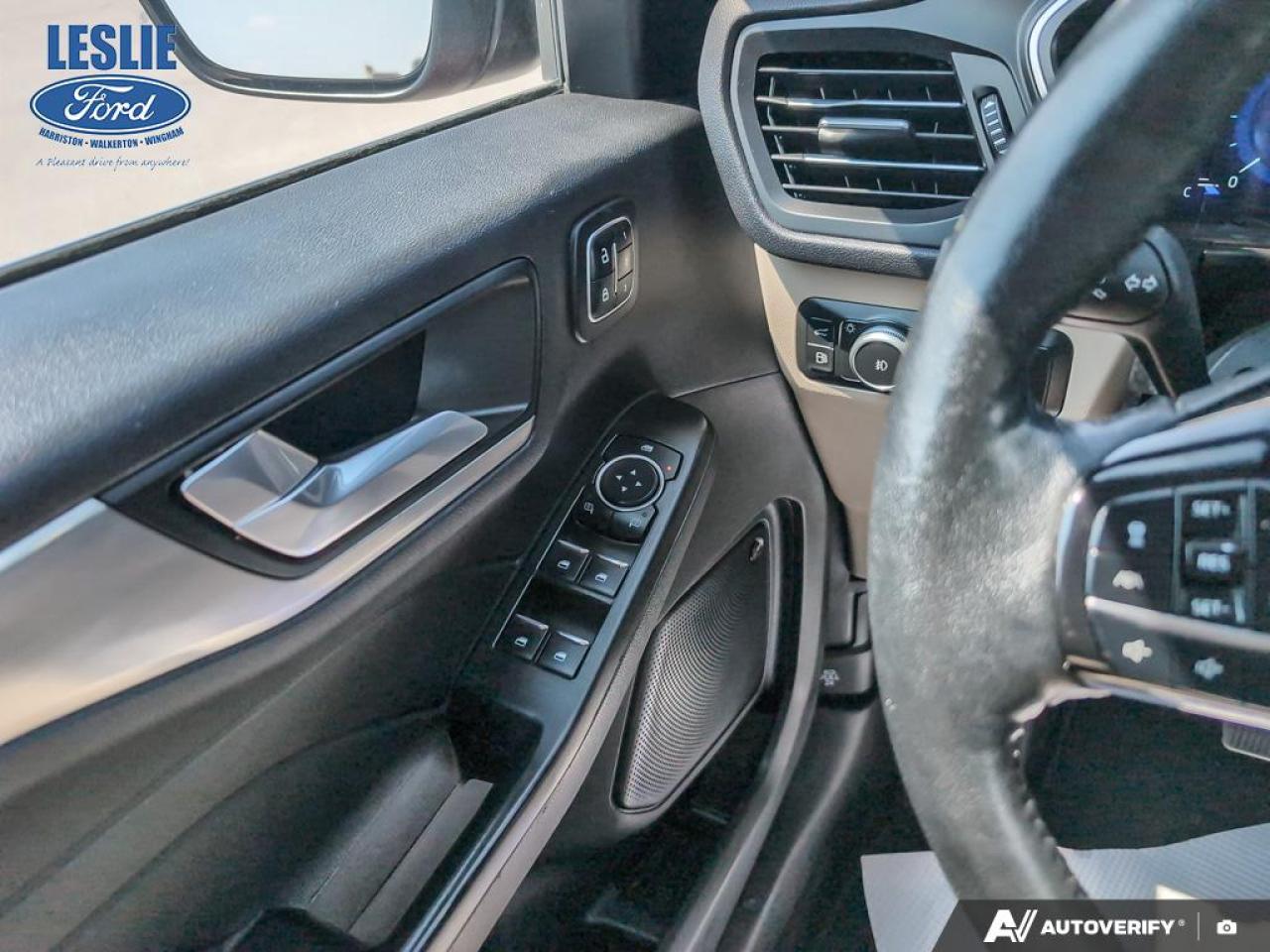 2021 Ford Escape TITANIUM HYBRID AWD Photo5