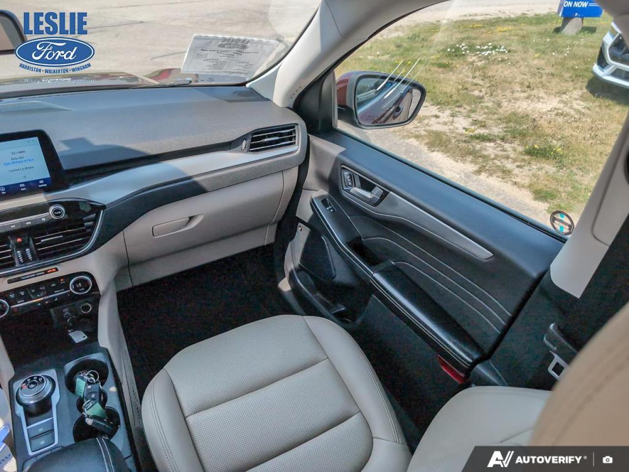 2021 Ford Escape TITANIUM HYBRID AWD Photo5