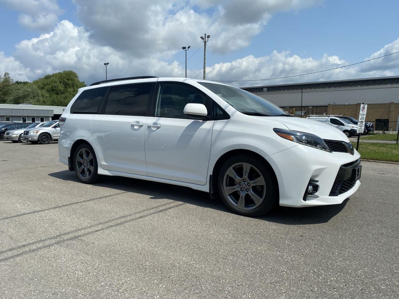 2019 Toyota Sienna SE 8-Passenger - Photo #4