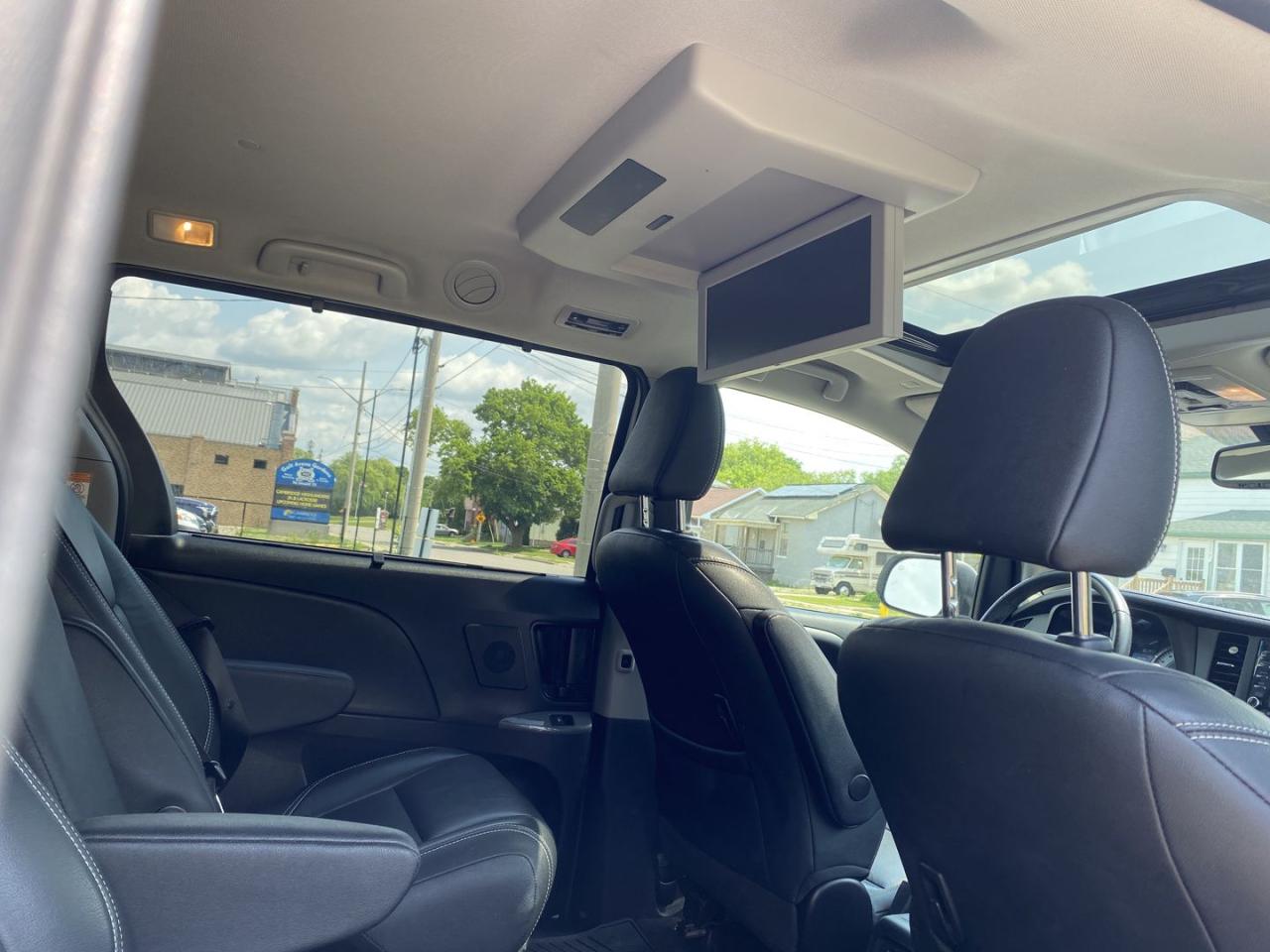 2019 Toyota Sienna SE 8-Passenger - Photo #6