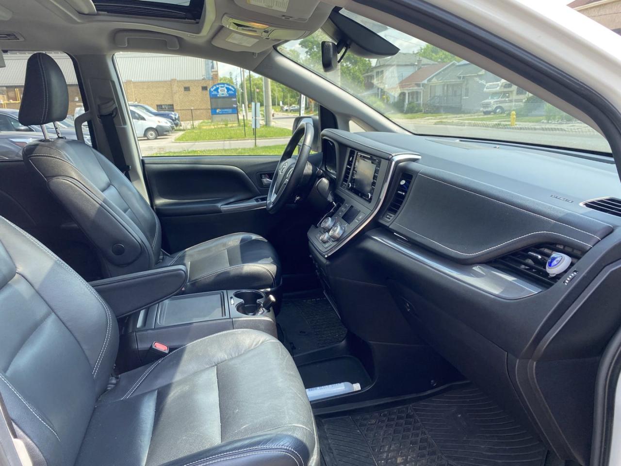 2019 Toyota Sienna SE 8-Passenger - Photo #7
