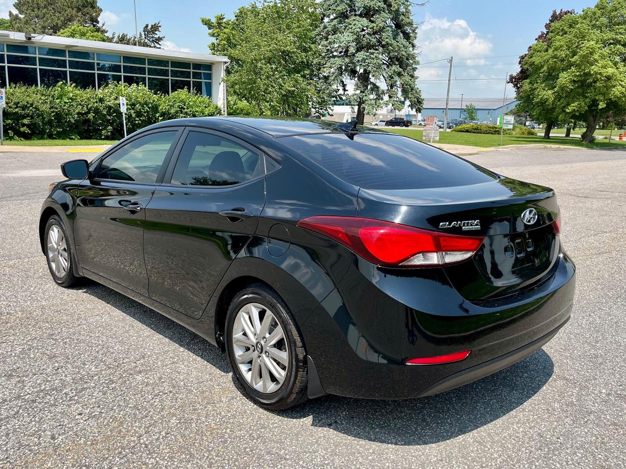 2016 Hyundai Elantra GL - Photo #9