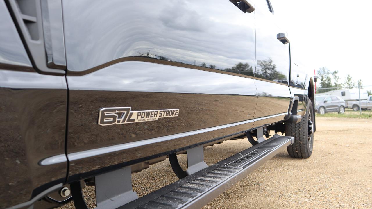 2025 Ford F-350 Super Duty SRW Lariat Photo5