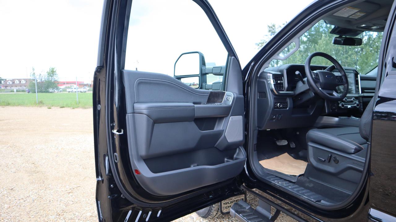2025 Ford F-350 Super Duty SRW Lariat Photo5