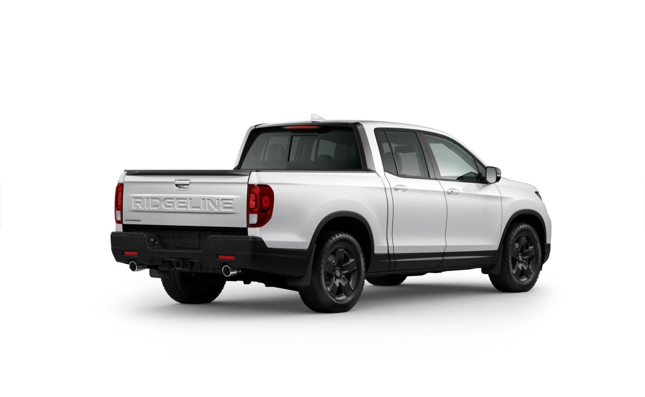 2025 Honda Ridgeline Black Edition AWD Photo2