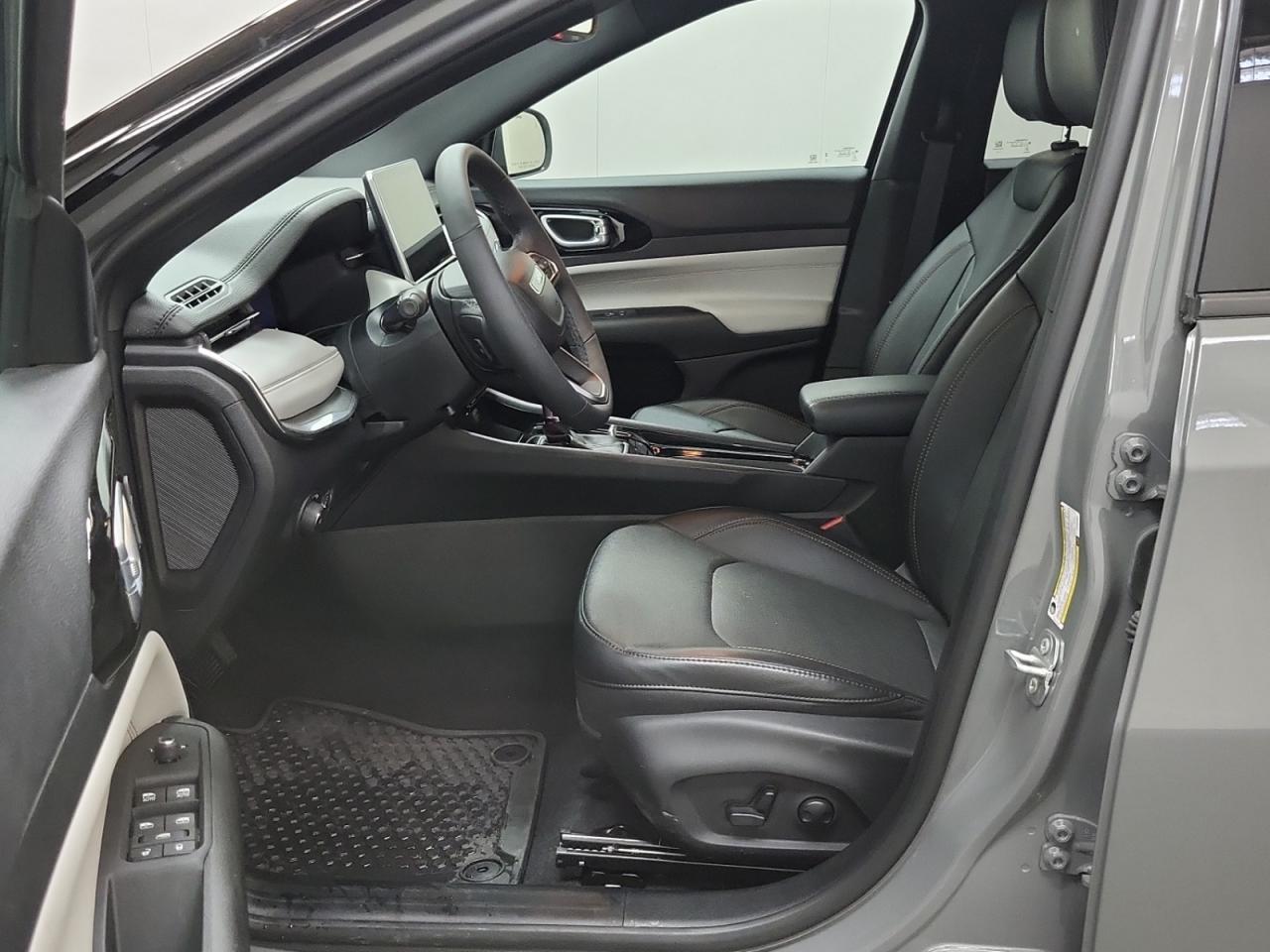 2023 Jeep Compass Limited 4X4 Photo2