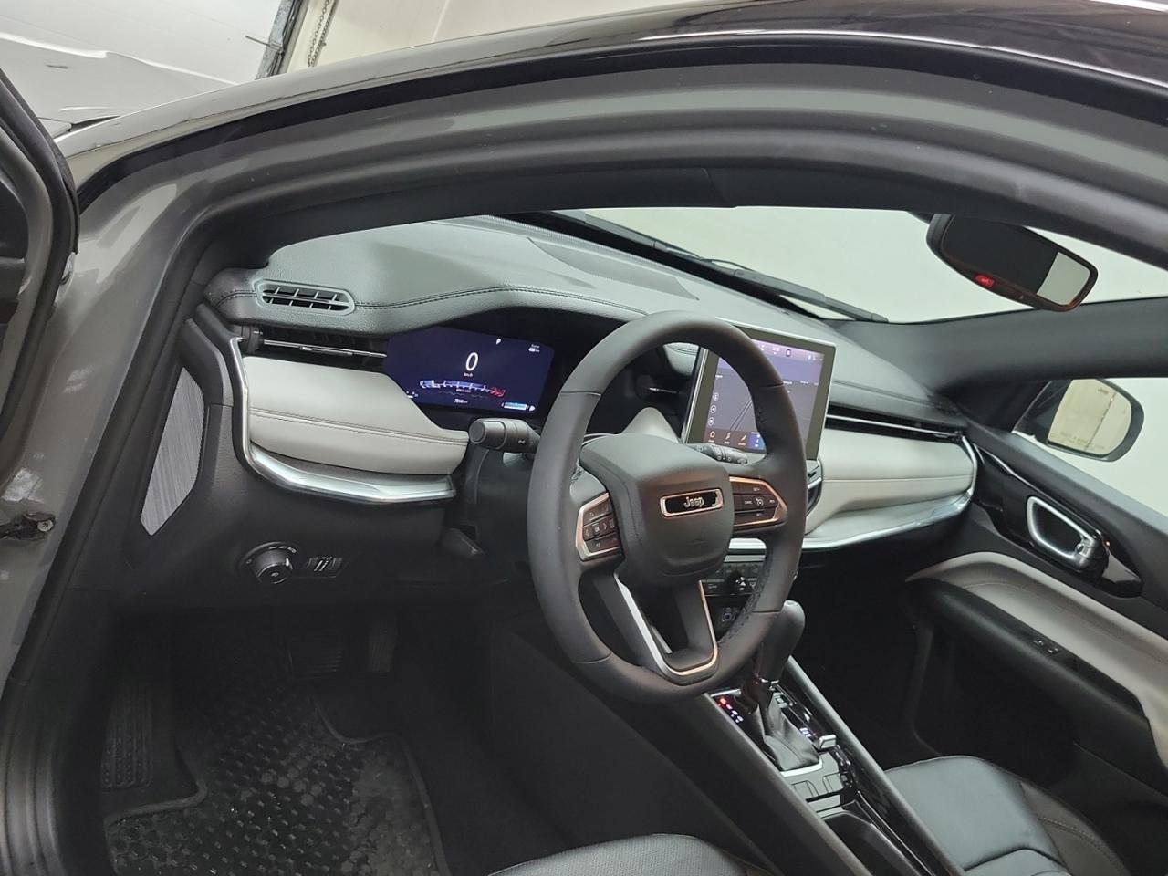 2023 Jeep Compass Limited 4X4 Photo3