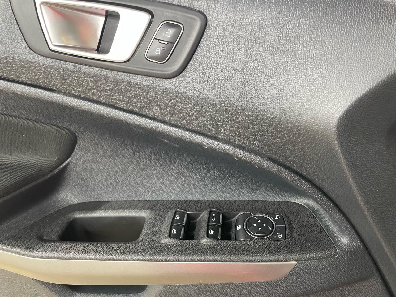 2018 Ford EcoSport SE Photo12