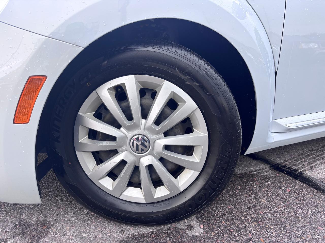 2018 Volkswagen Beetle LOW KM STUNNING BEETLE! - Photo #2