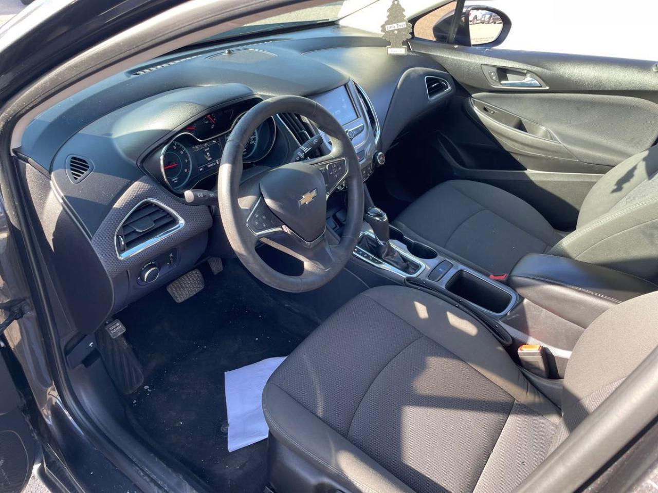 2017 Chevrolet Cruze LT MODEL, REARVIEW CAMERA, HEATED SEATS - Photo #12