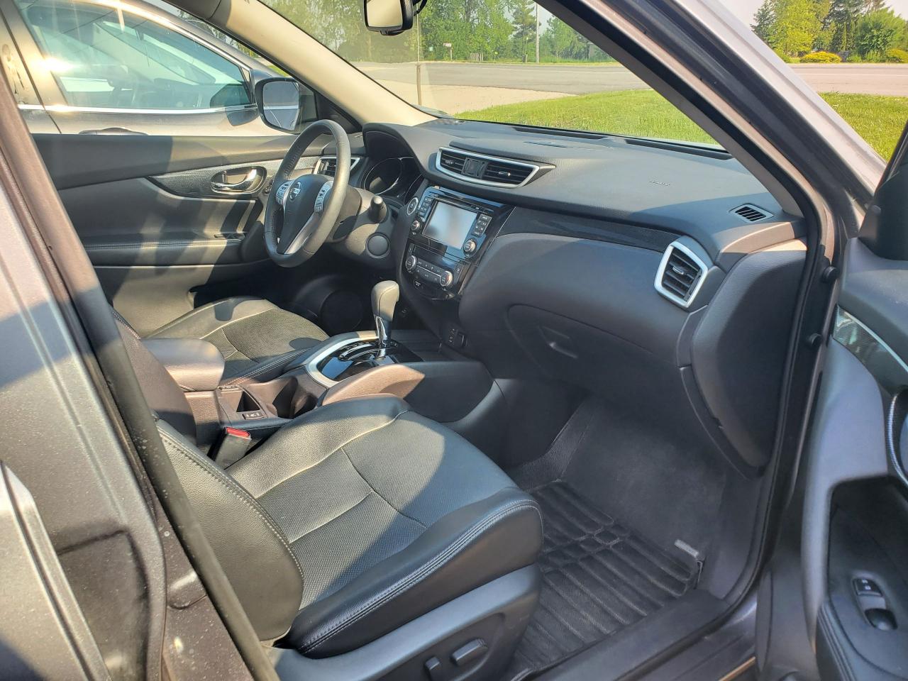 2016 Nissan Rogue SL - Photo #5