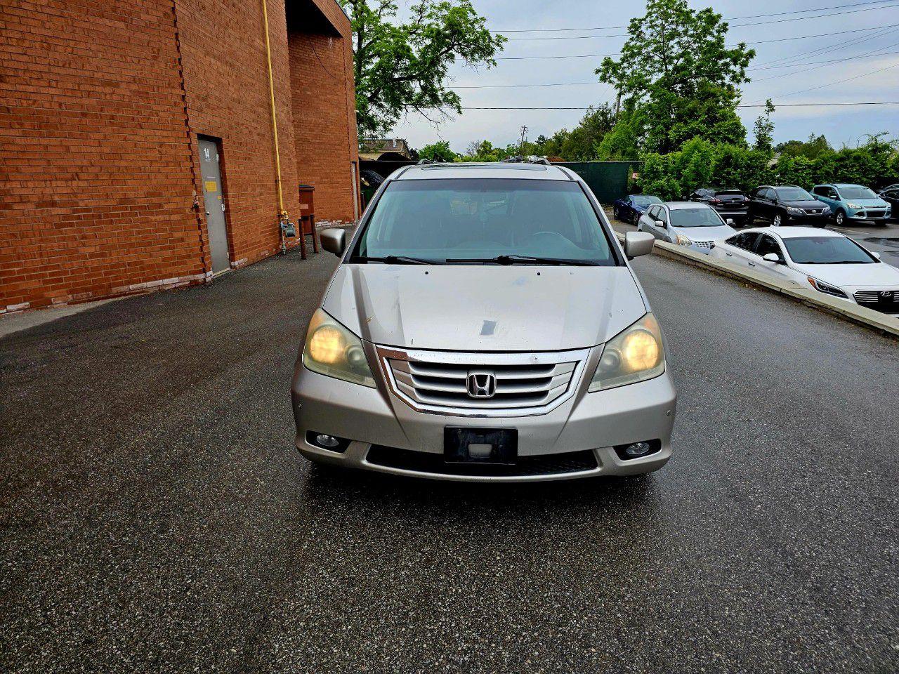 2009 Honda Odyssey EX-L with Rear Entertainment System and Navigation - Photo #2