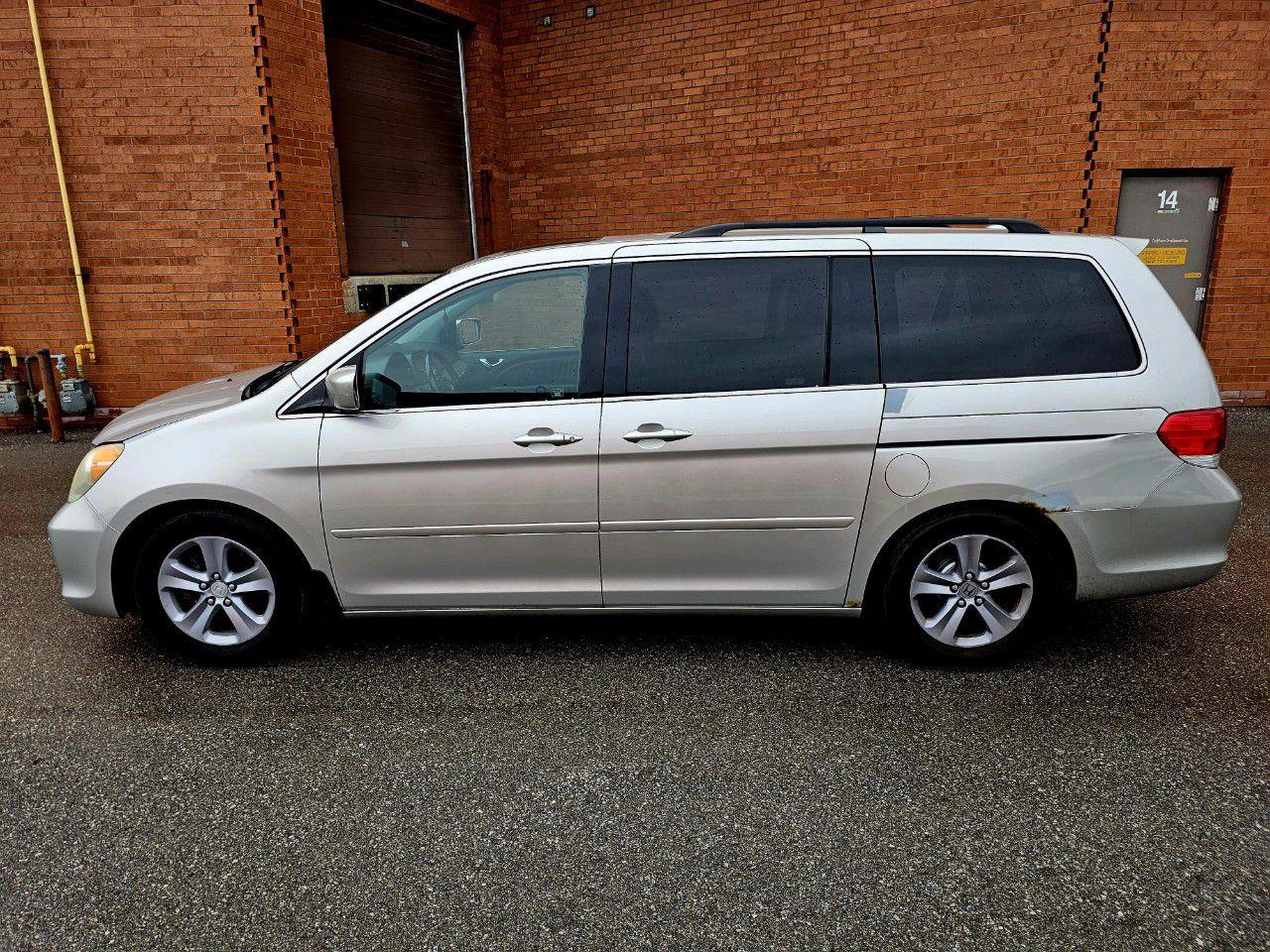 2009 Honda Odyssey EX-L with Rear Entertainment System and Navigation - Photo #8