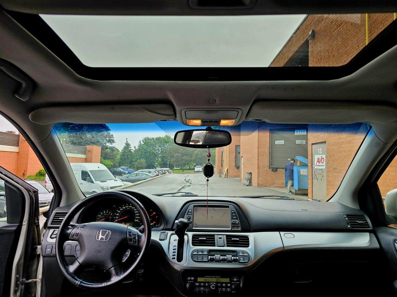 2009 Honda Odyssey EX-L with Rear Entertainment System and Navigation - Photo #16