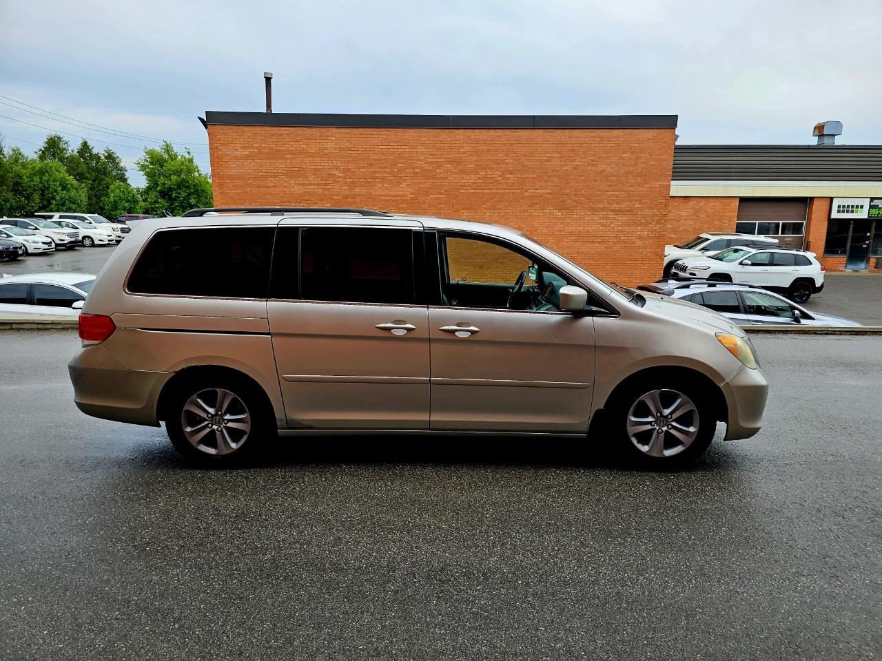 2009 Honda Odyssey EX-L with Rear Entertainment System and Navigation - Photo #4