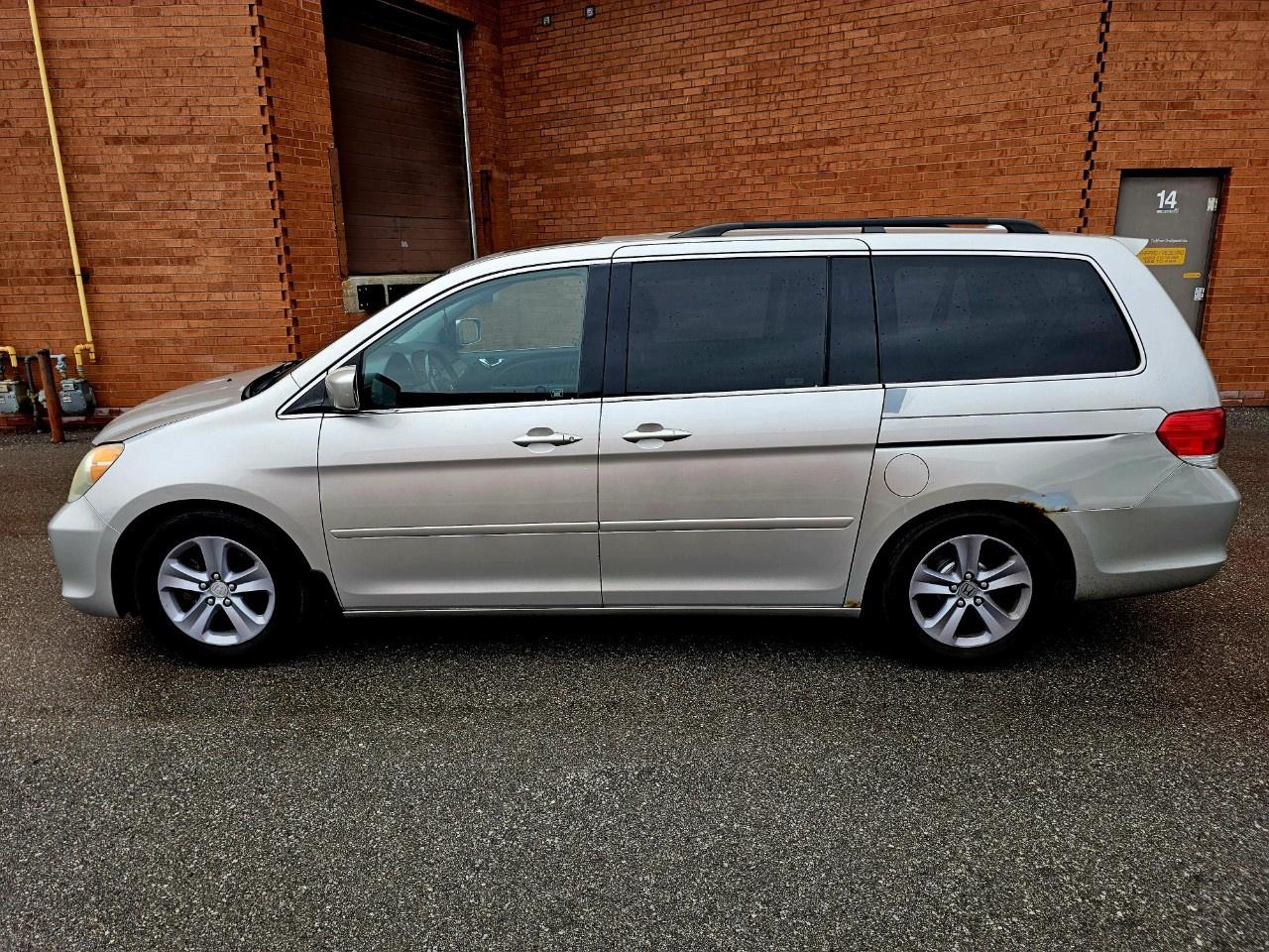 2009 Honda Odyssey EX-L with Rear Entertainment System and Navigation - Photo #8