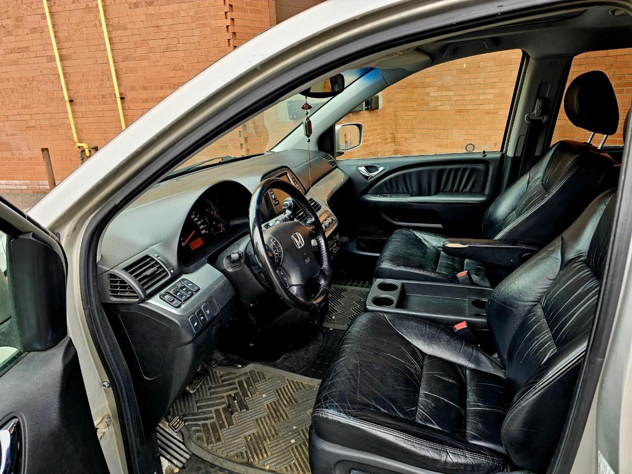 2009 Honda Odyssey EX-L with Rear Entertainment System and Navigation - Photo #9