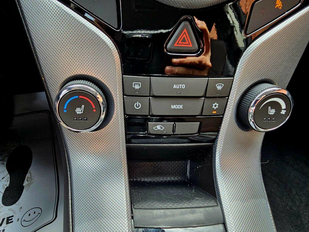 2015 Chevrolet Cruze 4dr Sdn LTZ - Photo #12