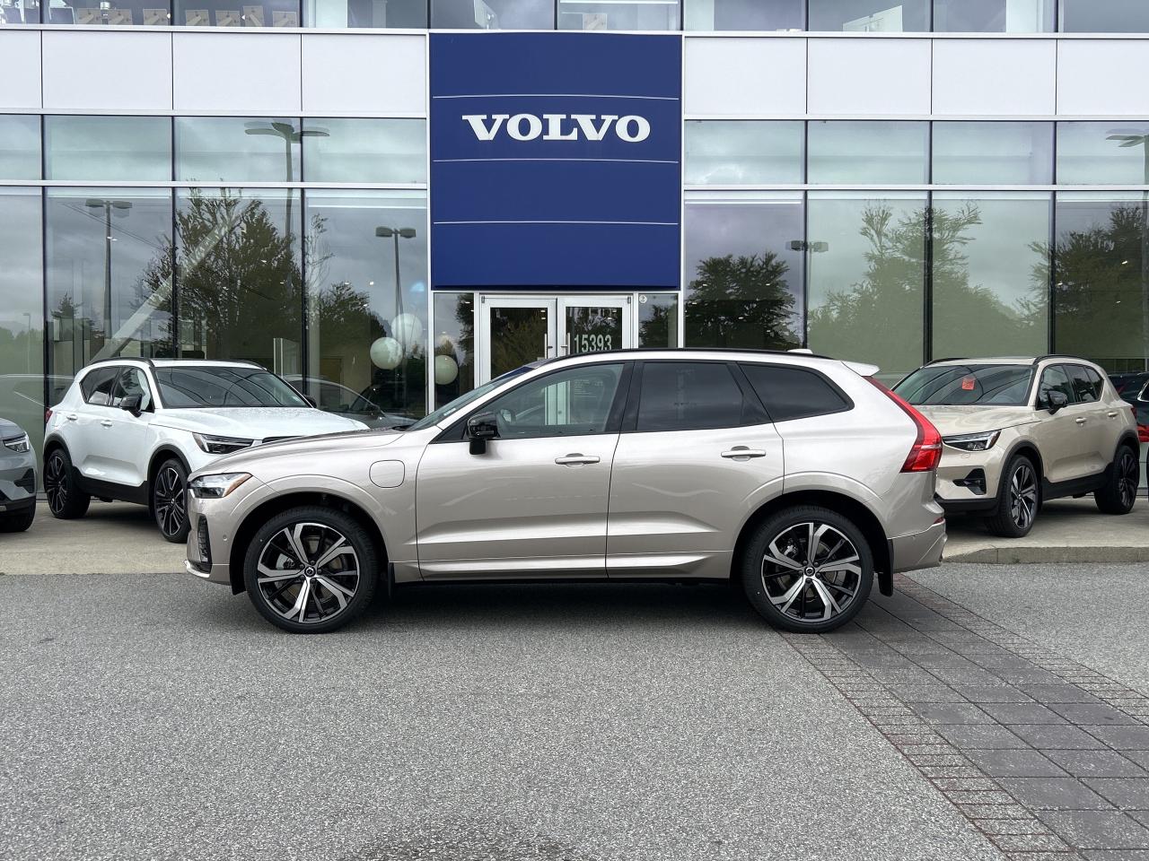 New 2025 Volvo XC60 Plug-In Hybrid T8 AWD Ultra Dark Theme for sale in Surrey, BC