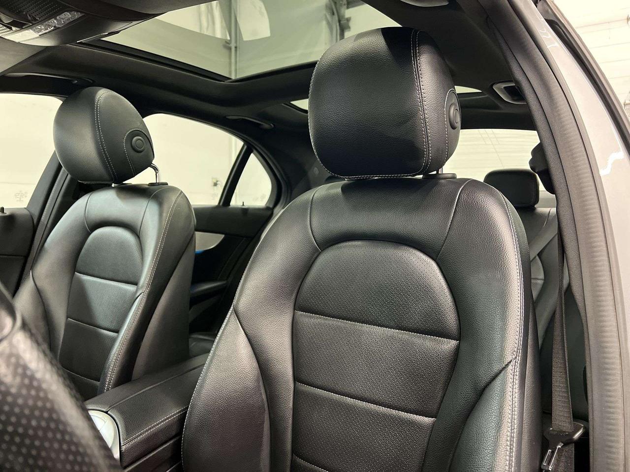 2016 Mercedes-Benz C-Class C300 PREMIUM AWD | PANO ROOF| LOW KMS!! |LEATHER Photo