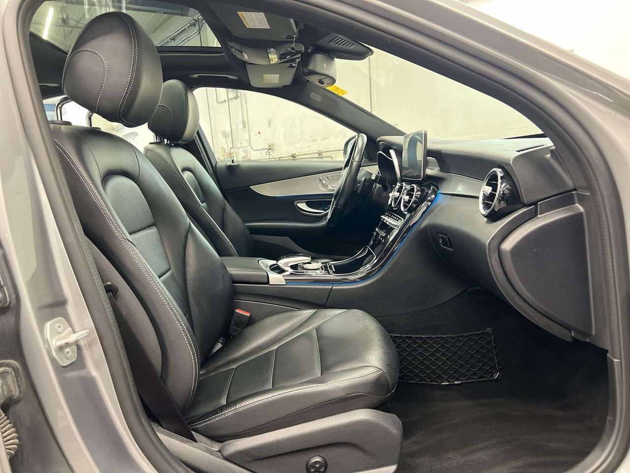 2016 Mercedes-Benz C-Class C300 PREMIUM AWD | PANO ROOF| LOW KMS!! |LEATHER Photo