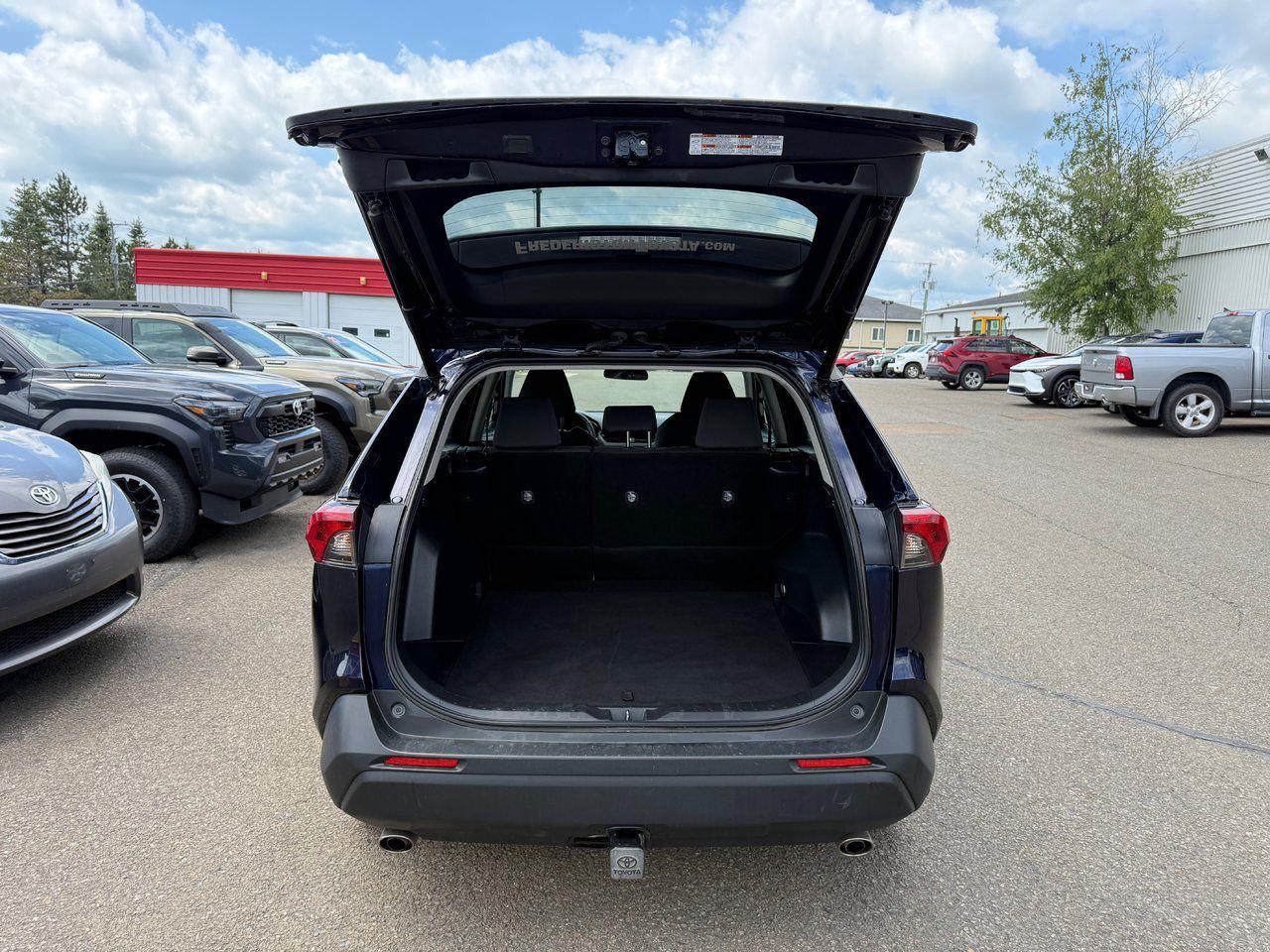 2021 Toyota RAV4 XLE Photo