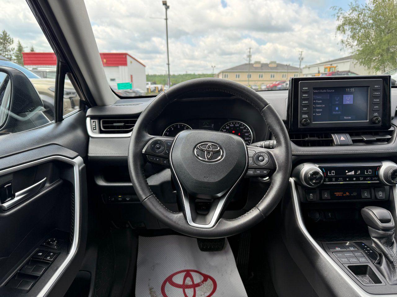 2021 Toyota RAV4 XLE Photo